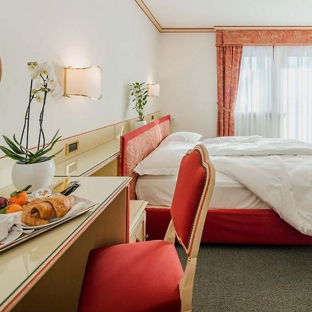 Hotel Capannina كورتينا دامبيتزو المظهر الخارجي الصورة