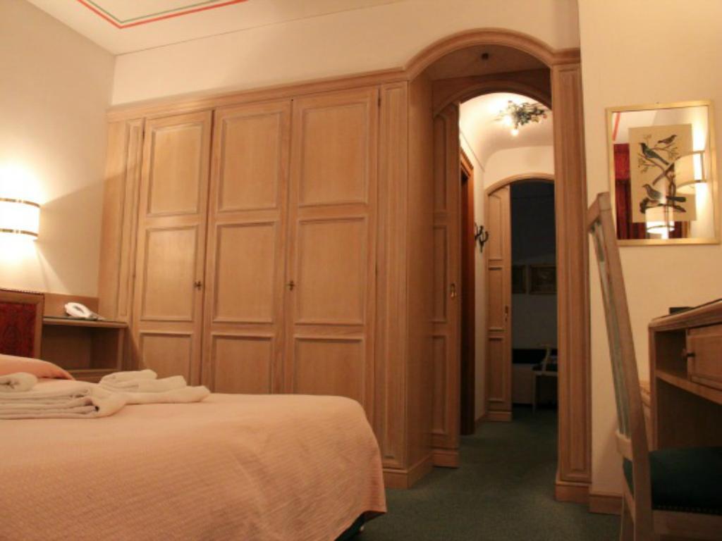 Hotel Capannina كورتينا دامبيتزو الغرفة الصورة