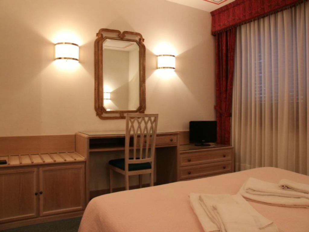 Hotel Capannina كورتينا دامبيتزو الغرفة الصورة