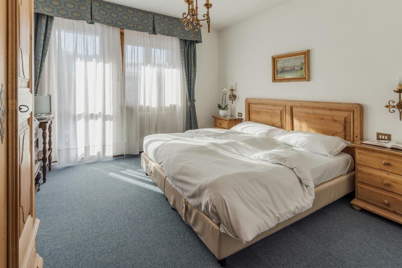 Hotel Capannina كورتينا دامبيتزو المظهر الخارجي الصورة